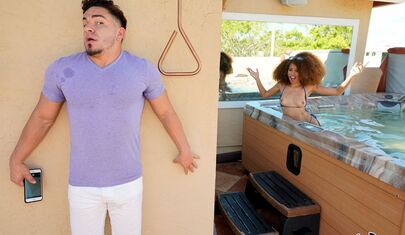 Мускулистый сосед отжарил кудрявую негритянку в мокрую киску толстым членом