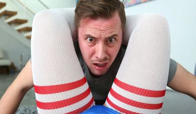 Трахнул падчерицу в пизду по самую матку и довел до сквирта